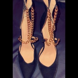 Black and gold crossed chain heels